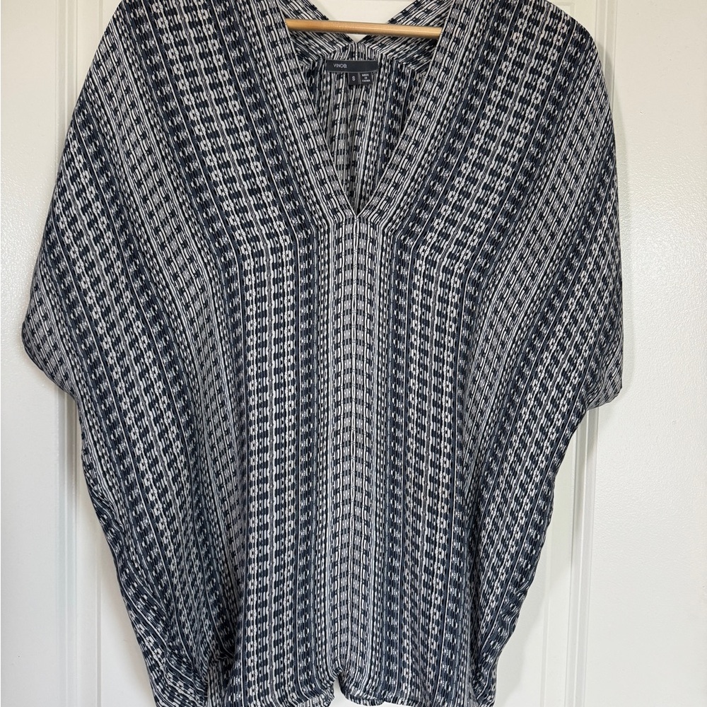 Vince Aztec Print Silk Top Silk Kimono V neck Top. Modern w underline grey hue.